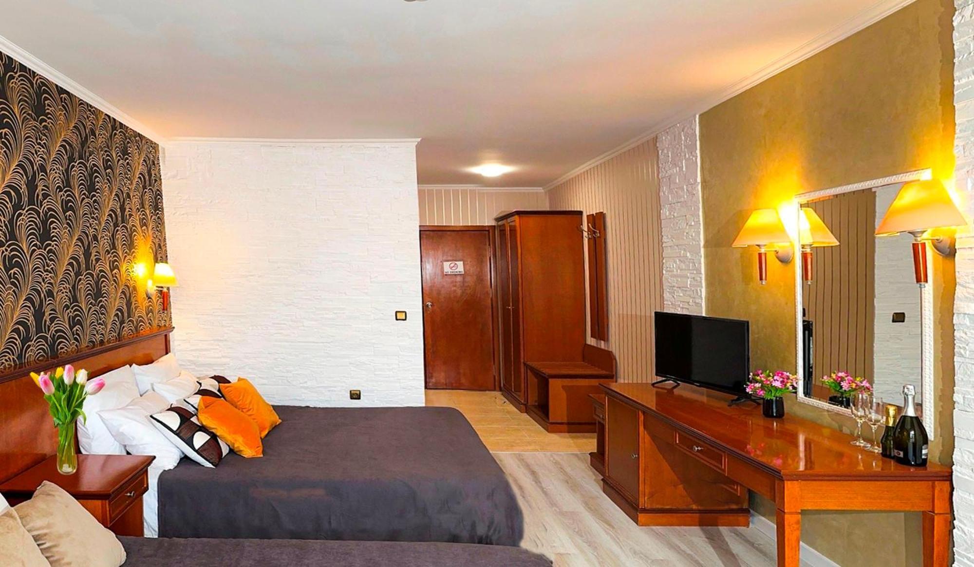 Hotel Yo Saints Constantine and Helena Bagian luar foto